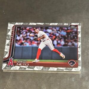 Topps Red and White Accent Baseball Cards